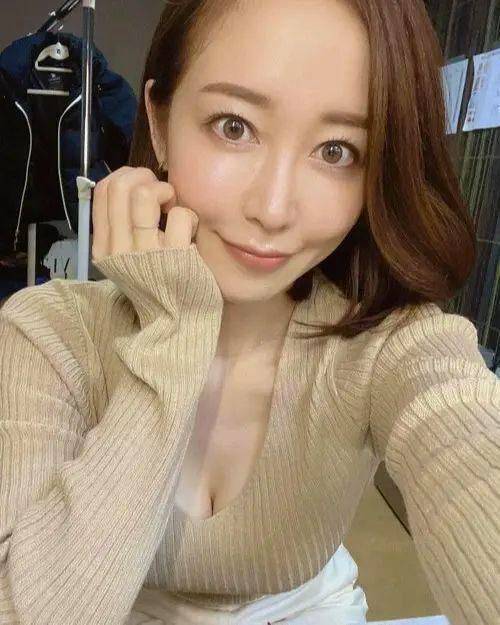 筱田優最新作,探索小巷隱藏特色小店的奇妙之旅